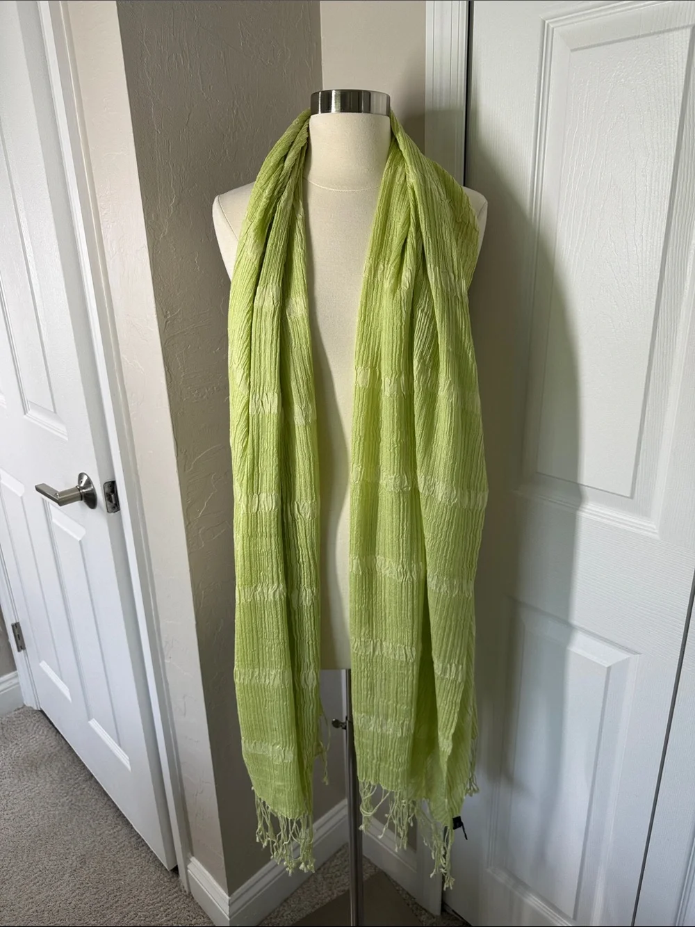Saks 5th Avenue lime green textured scarf shawl cashmere and silk